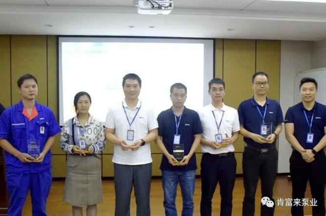 乐投体育-乐投(中国)一站式服务平台陈迪总经理为突出贡献团队代表颁奖